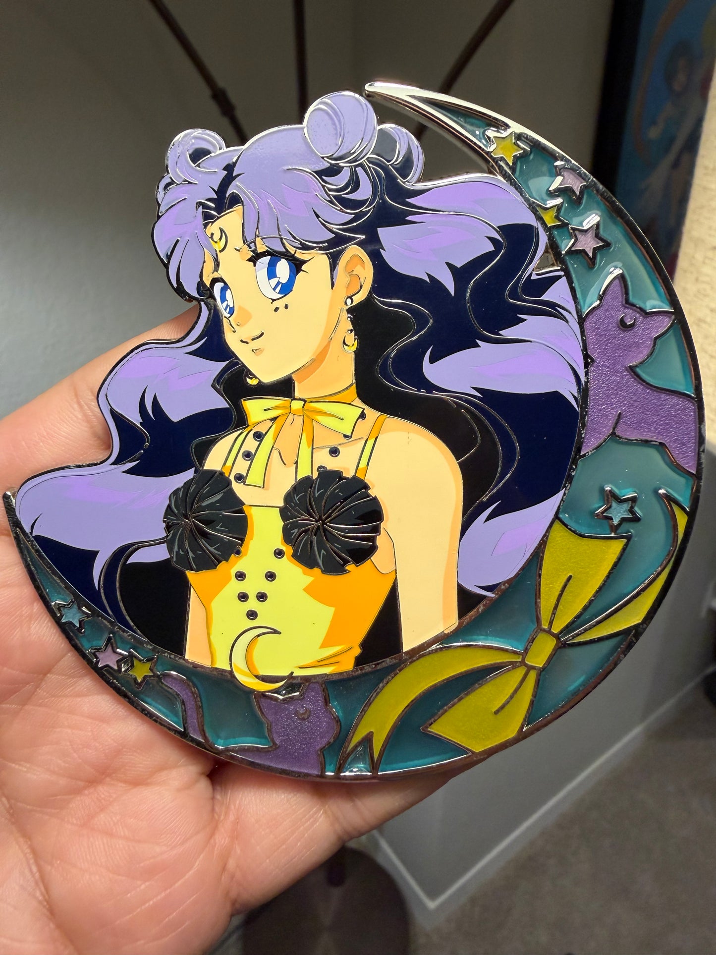 Jumbo Luna Pin